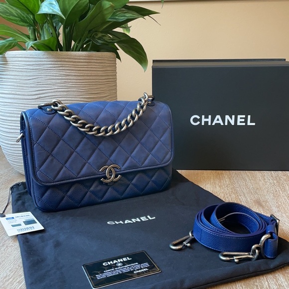 CHANEL Handbags - CHANEL 🔥✨Rare✨ Daily Carry Messenger Bag Quilted